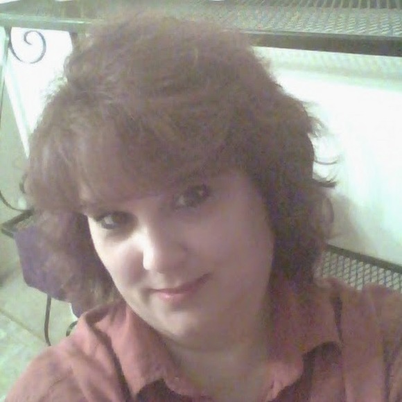 Meet your Posher, Lisa - Picture 1 of 1